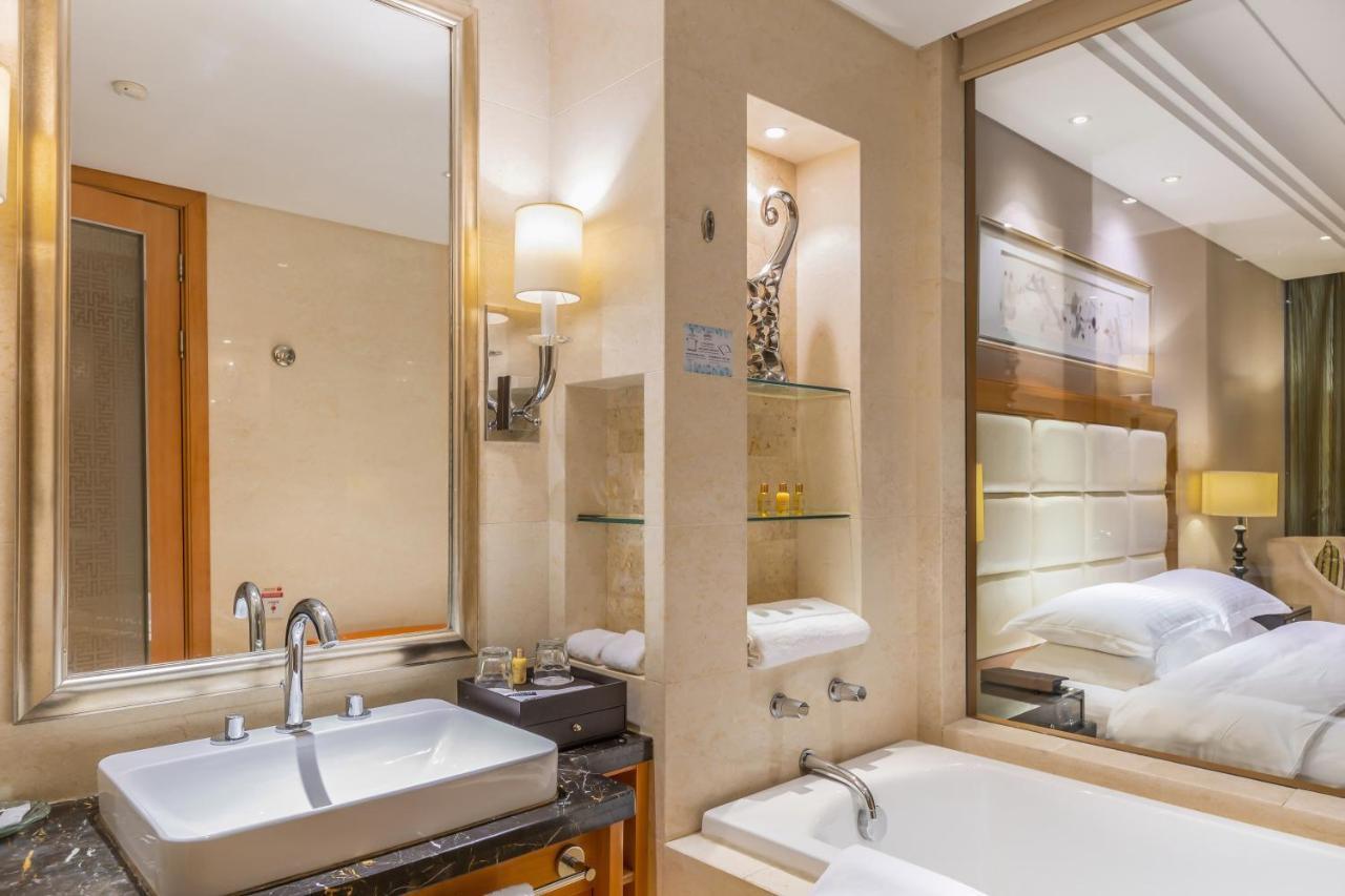 Hotel Wyndham Xinyang Downtown Esterno foto