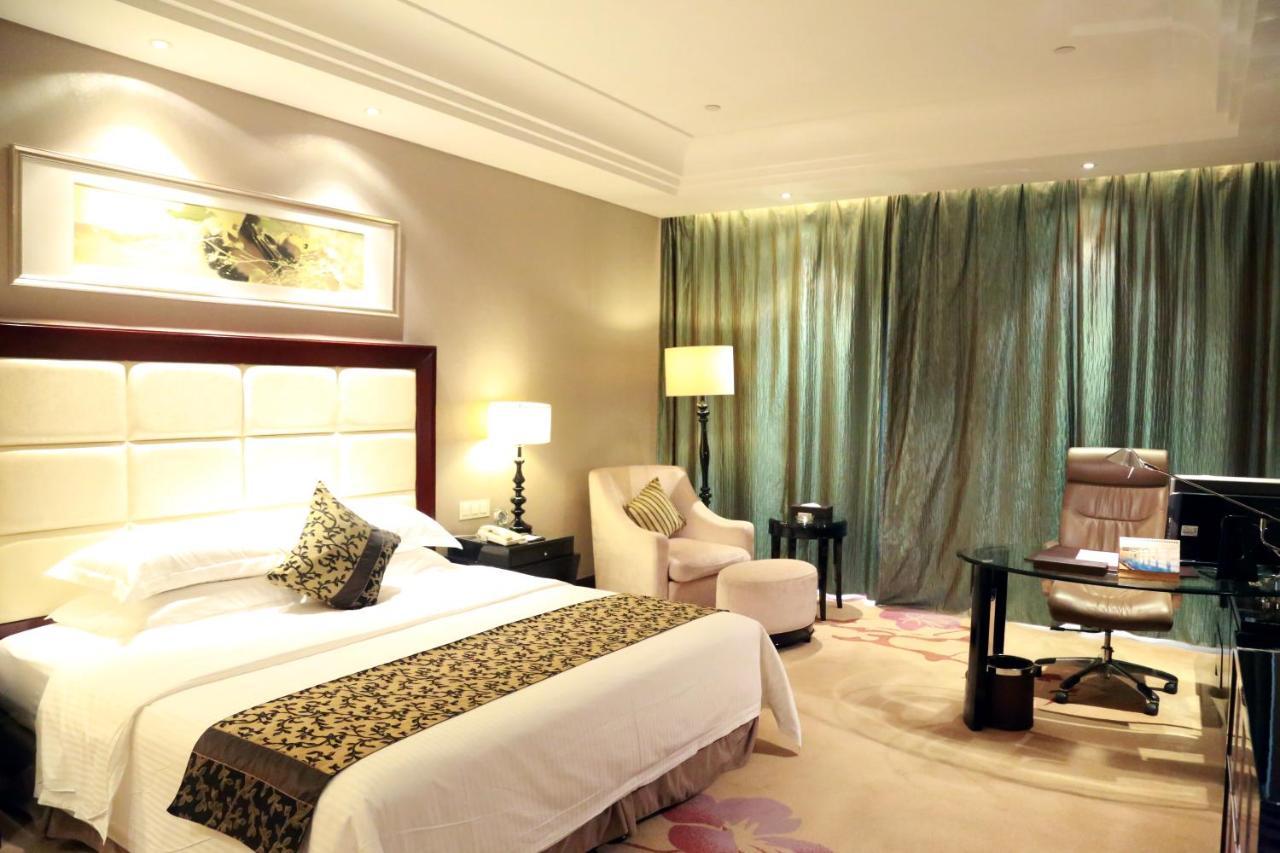 Hotel Wyndham Xinyang Downtown Esterno foto