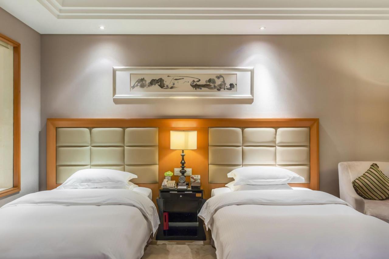 Hotel Wyndham Xinyang Downtown Esterno foto