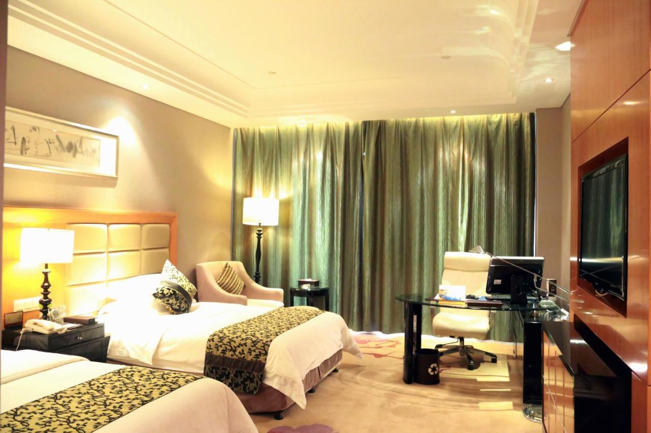 Hotel Wyndham Xinyang Downtown Esterno foto