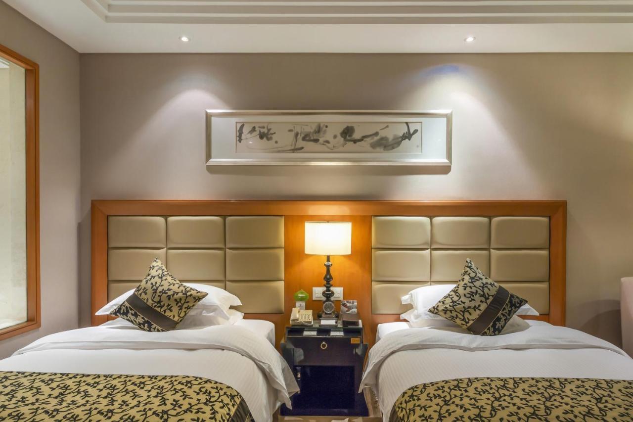 Hotel Wyndham Xinyang Downtown Esterno foto