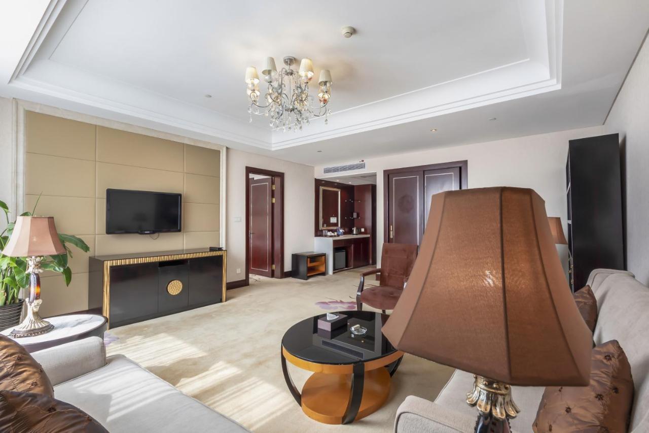 Hotel Wyndham Xinyang Downtown Esterno foto