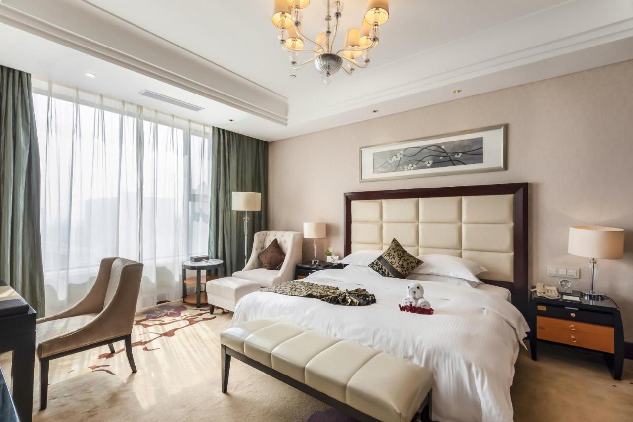 Hotel Wyndham Xinyang Downtown Esterno foto