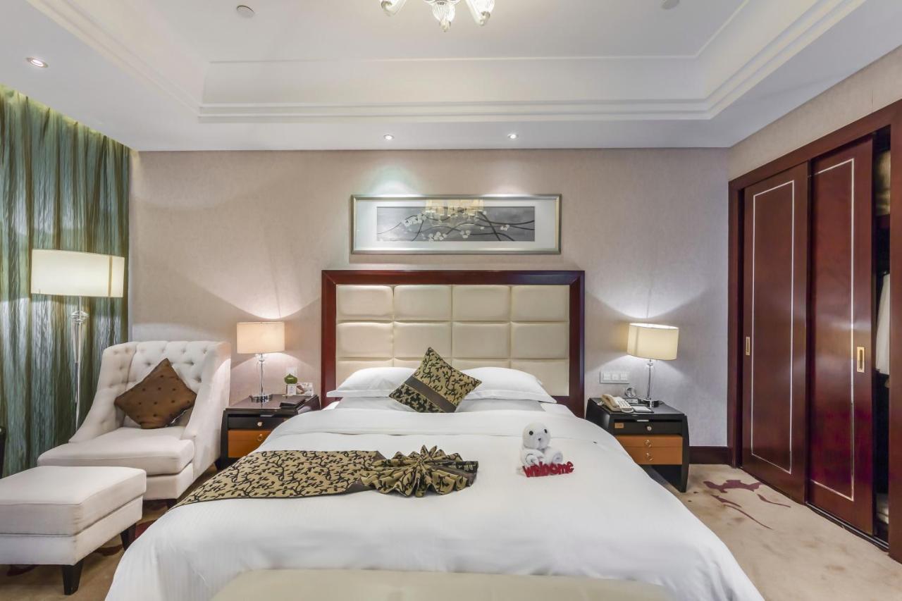 Hotel Wyndham Xinyang Downtown Esterno foto