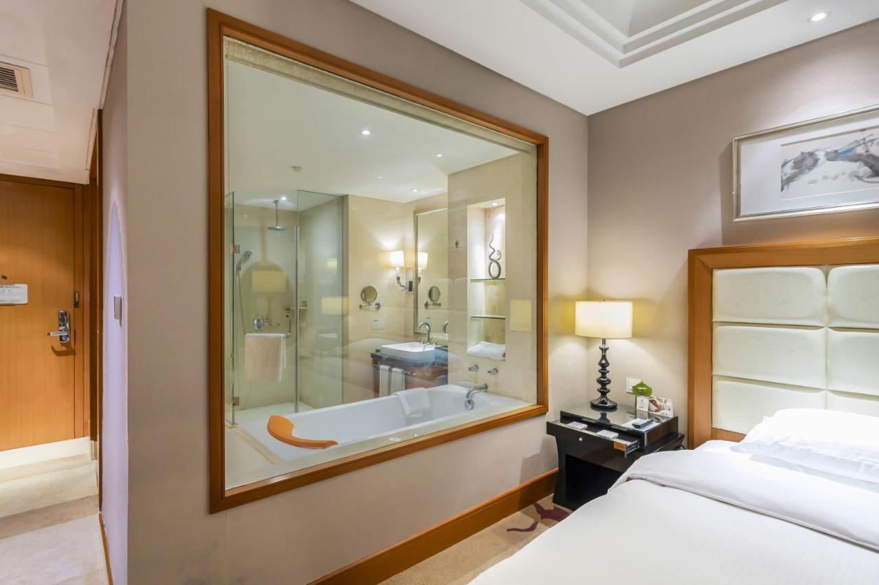 Hotel Wyndham Xinyang Downtown Esterno foto