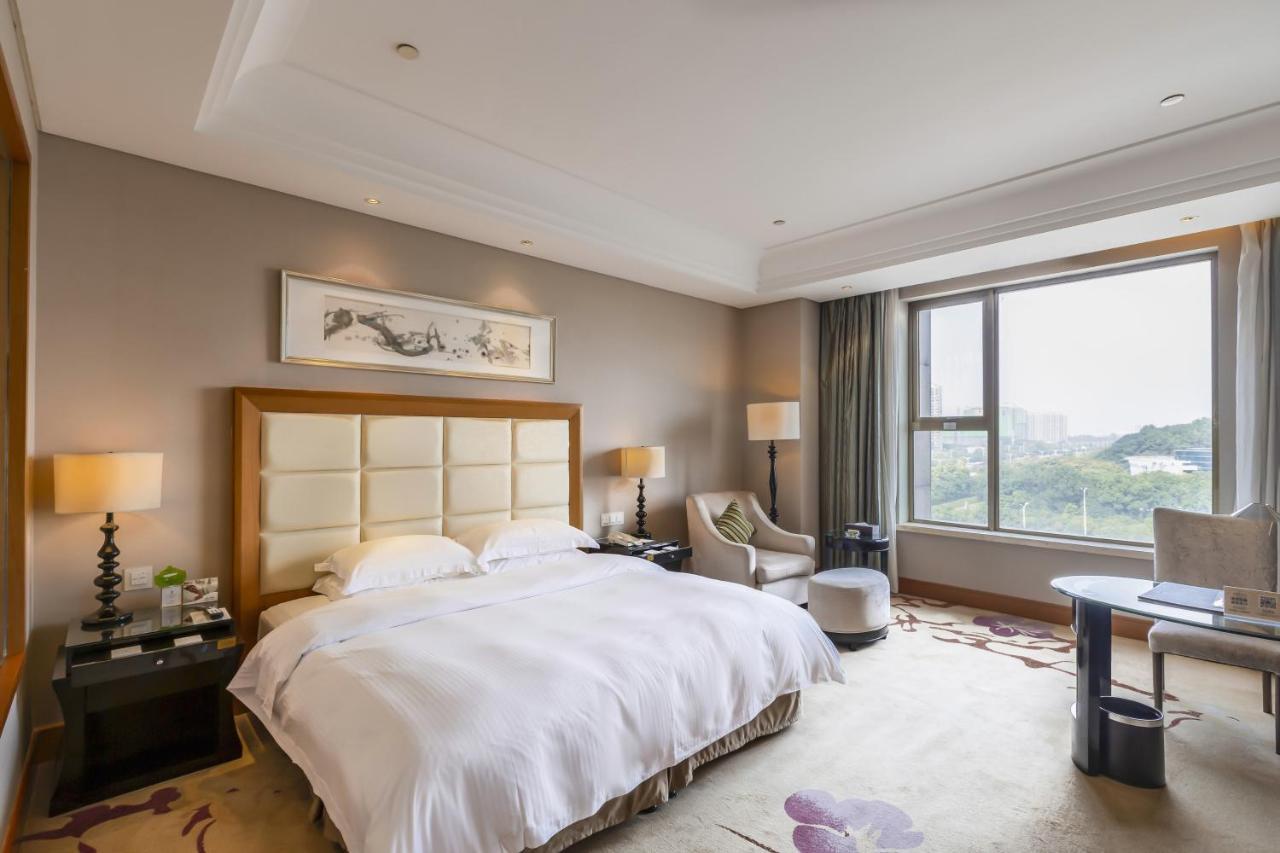 Hotel Wyndham Xinyang Downtown Esterno foto