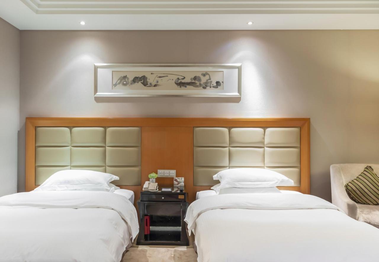 Hotel Wyndham Xinyang Downtown Esterno foto