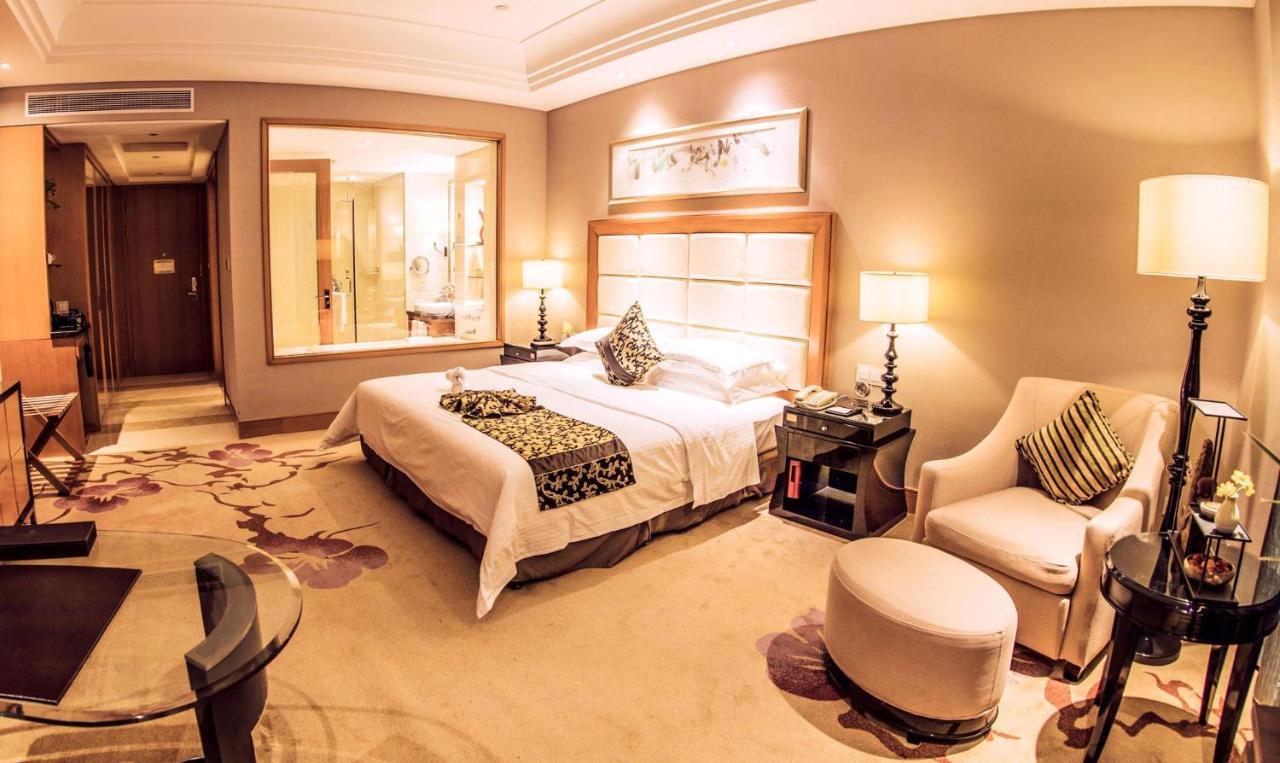 Hotel Wyndham Xinyang Downtown Esterno foto