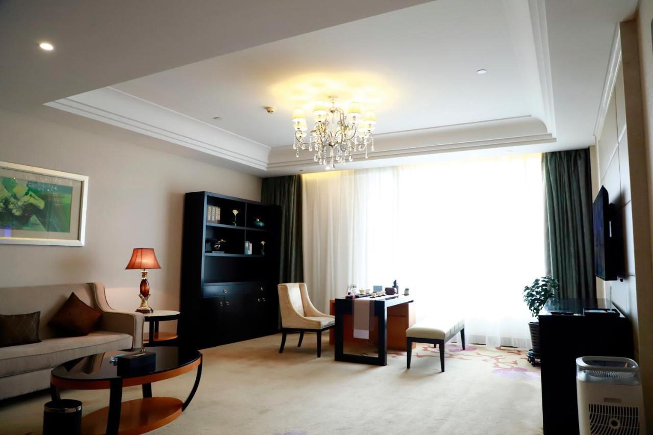 Hotel Wyndham Xinyang Downtown Esterno foto