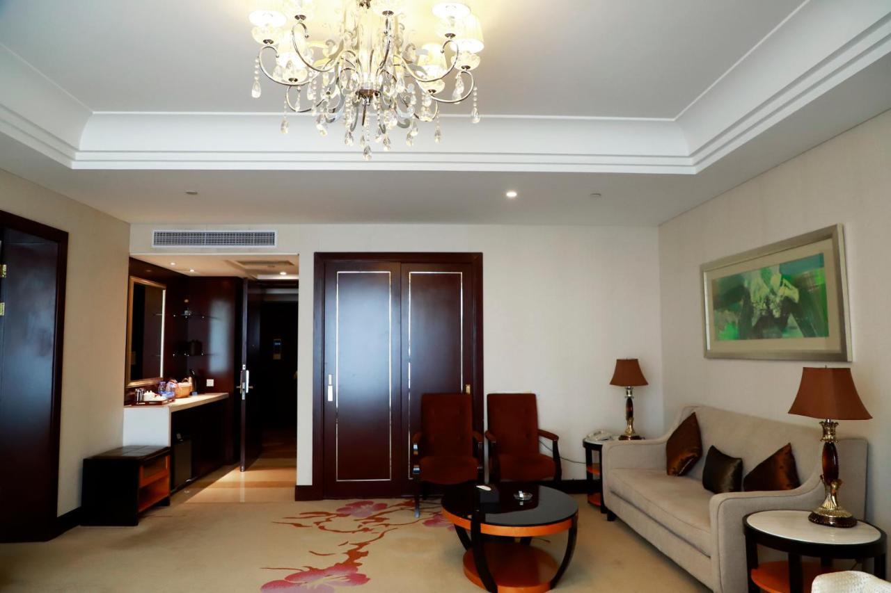 Hotel Wyndham Xinyang Downtown Esterno foto