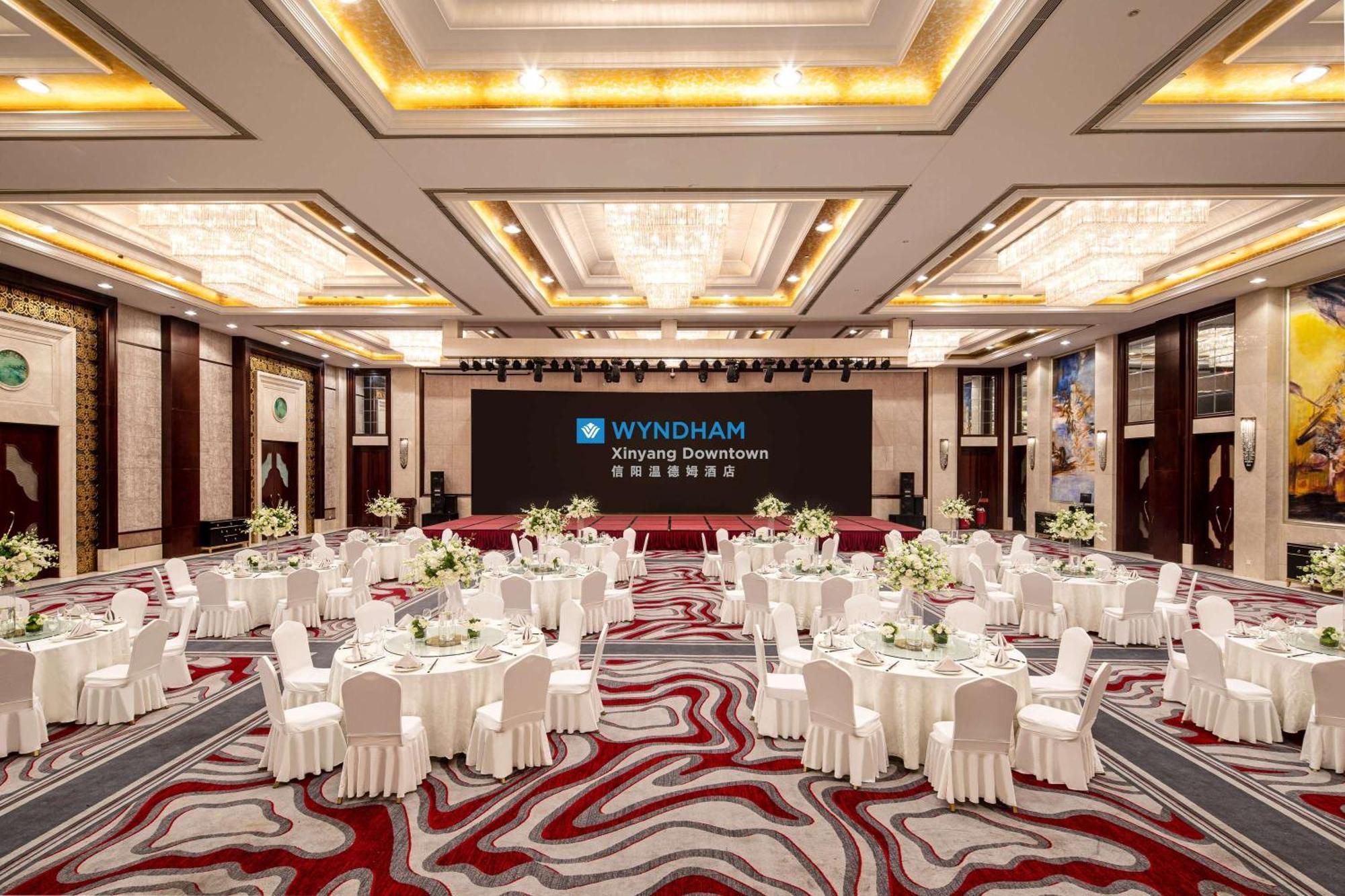 Hotel Wyndham Xinyang Downtown Esterno foto