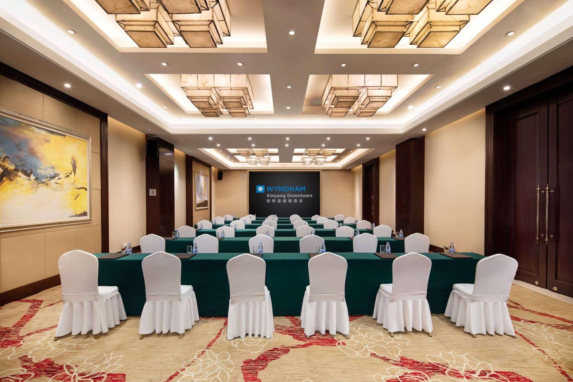 Hotel Wyndham Xinyang Downtown Esterno foto